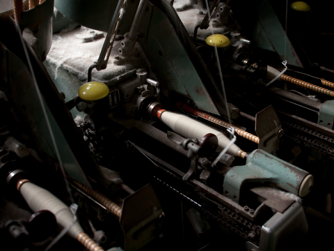 緯糸を巻く工程